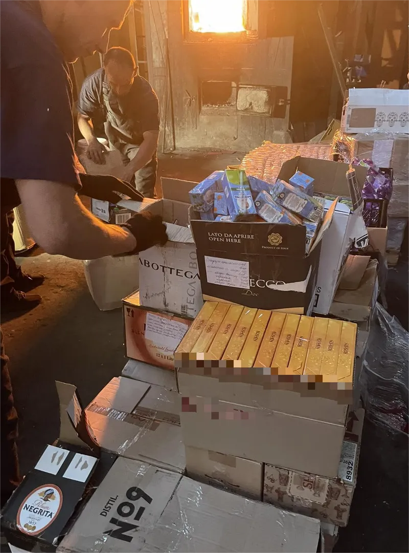 Прострочені продукти знищено!